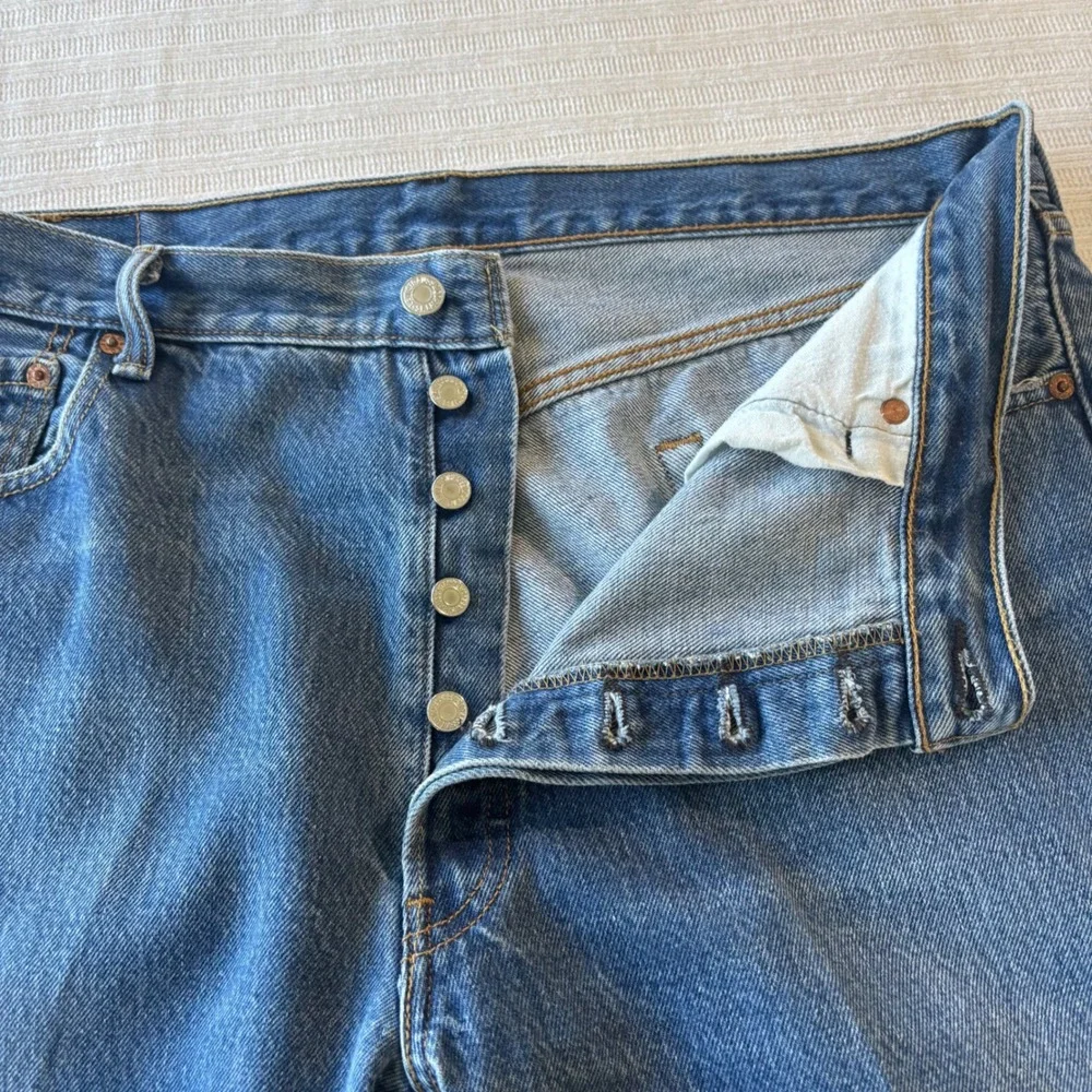 Levis 501 Original Fit Button Fly Straight Leg Blue Denim Jeans Mens 36x29